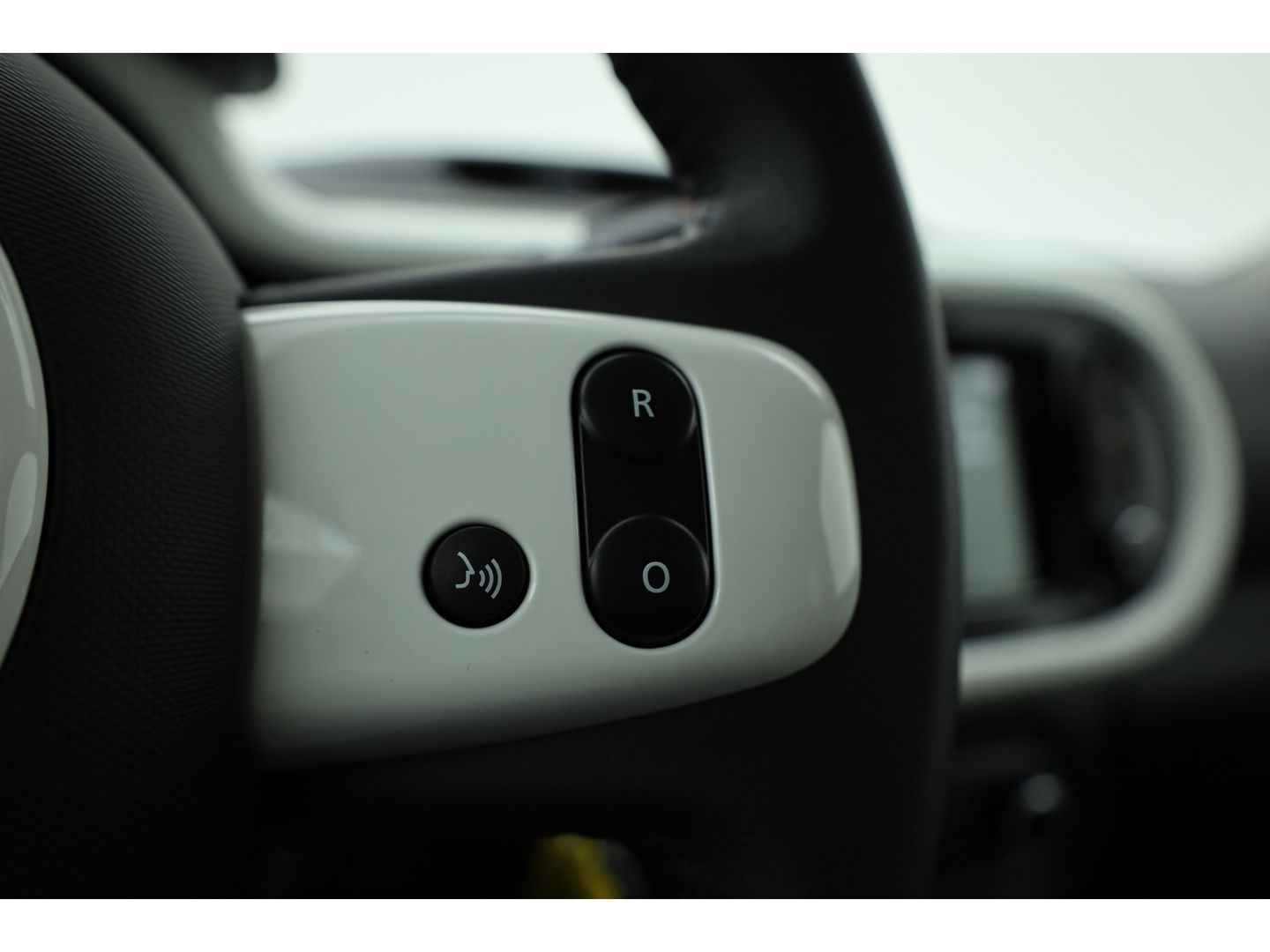 Renault Twingo Z.E. R80 Intens | Navi by App | Mistlampen | PDC | Clima | All Seasons