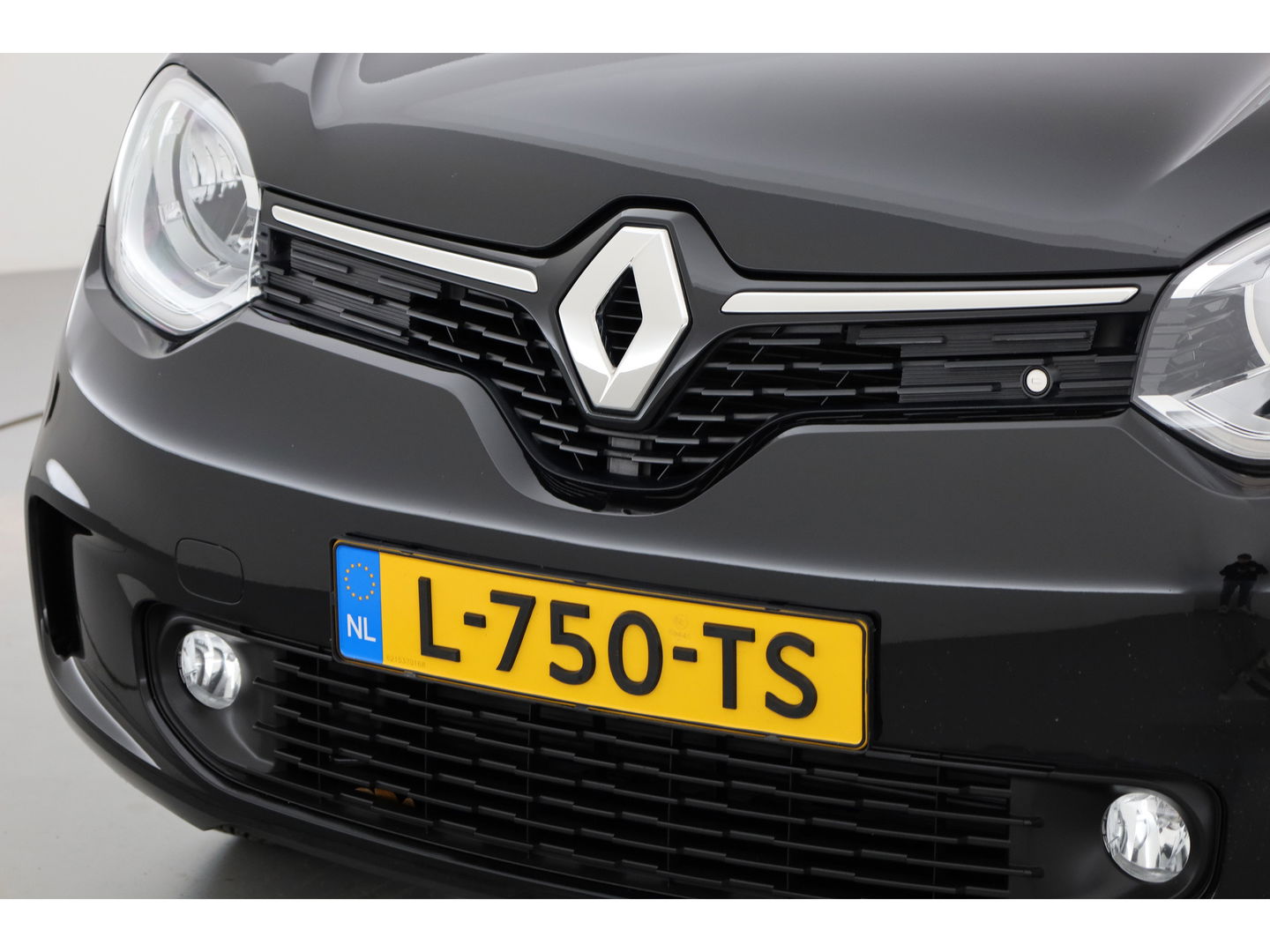 Renault Twingo Z.E. R80 Intens | Navi by App | Mistlampen | PDC | Clima | All Seasons