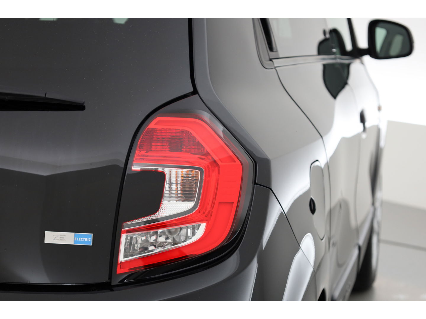 Renault Twingo Z.E. R80 Intens | Navi by App | Mistlampen | PDC | Clima | All Seasons