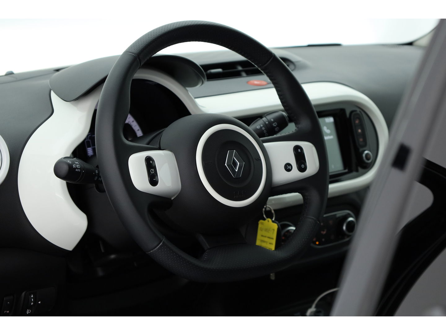 Renault Twingo Z.E. R80 Intens | Navi by App | Mistlampen | PDC | Clima | All Seasons