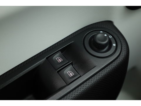 Renault Twingo Z.E. R80 Intens | Navi by App | Mistlampen | PDC | Clima | All Seasons