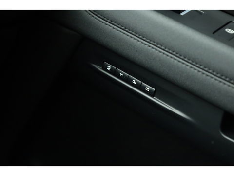 Land Rover Range Rover Evoque 1.5 P300e AWD SE | Navi | Camera | Afn. Trekhaak | Memory Seats | Stoel- Stuurverw.