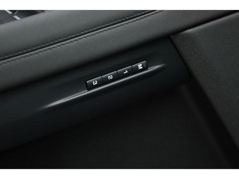 Land Rover Range Rover Evoque 1.5 P300e AWD SE | Navi | Camera | Afn. Trekhaak | Memory Seats | Stoel- Stuurverw.