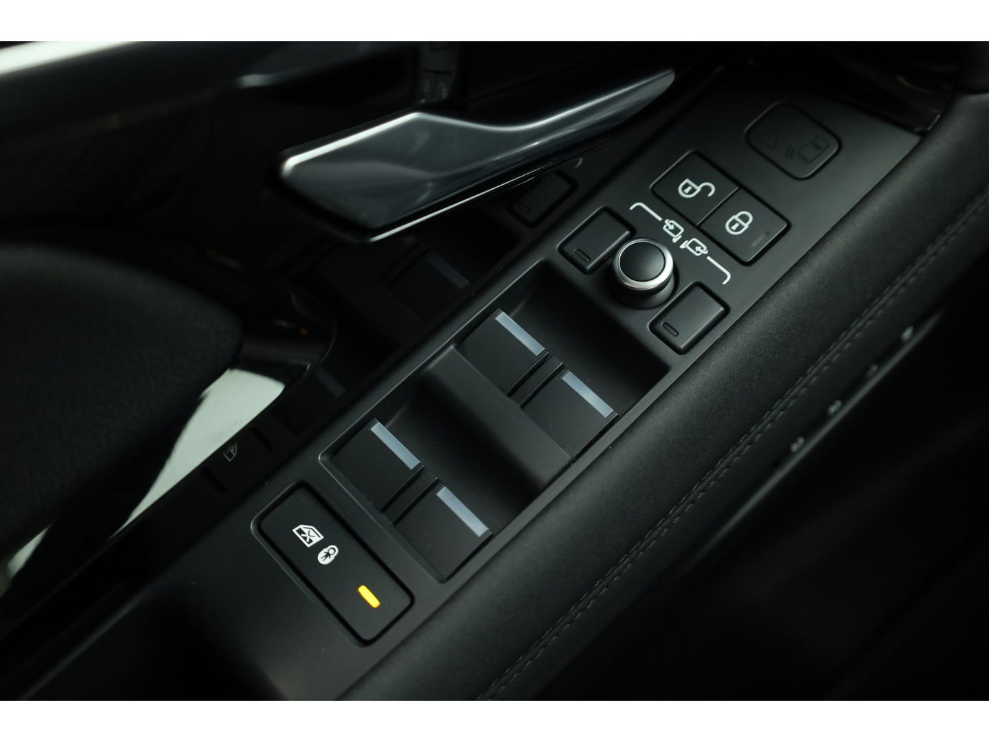 Land Rover Range Rover Evoque 1.5 P300e AWD SE | Navi | Camera | Afn. Trekhaak | Memory Seats | Stoel- Stuurverw.