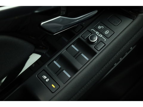 Land Rover Range Rover Evoque 1.5 P300e AWD SE | Navi | Camera | Afn. Trekhaak | Memory Seats | Stoel- Stuurverw.