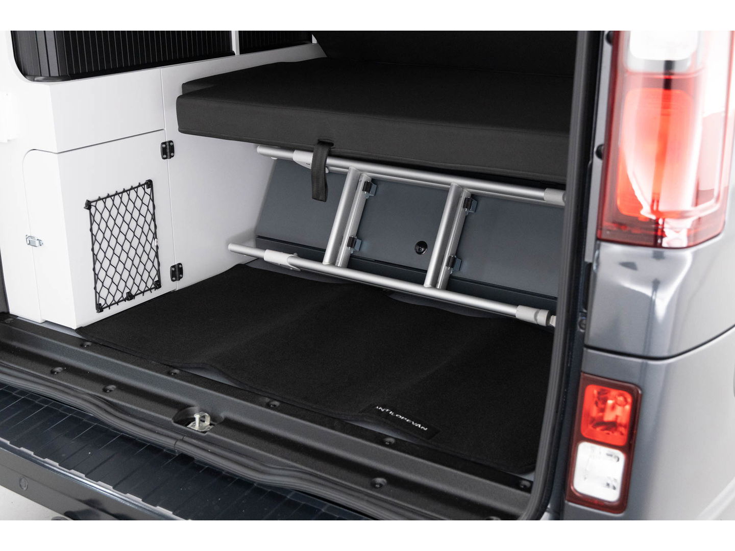 Renault Trafic AntilopeVan Flex5 2.0 Blue 150 EDC L1H1 | Hefdak | 5 zits | Luifel + tent | 2x 2 pers. bed | Fietsendrager