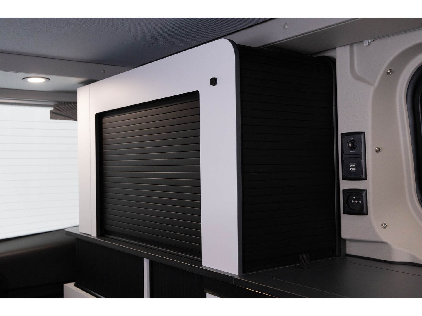 Renault Trafic AntilopeVan Flex5 2.0 Blue 150 EDC L1H1 | Hefdak | 5 zits | Luifel + tent | 2x 2 pers. bed | Fietsendrager