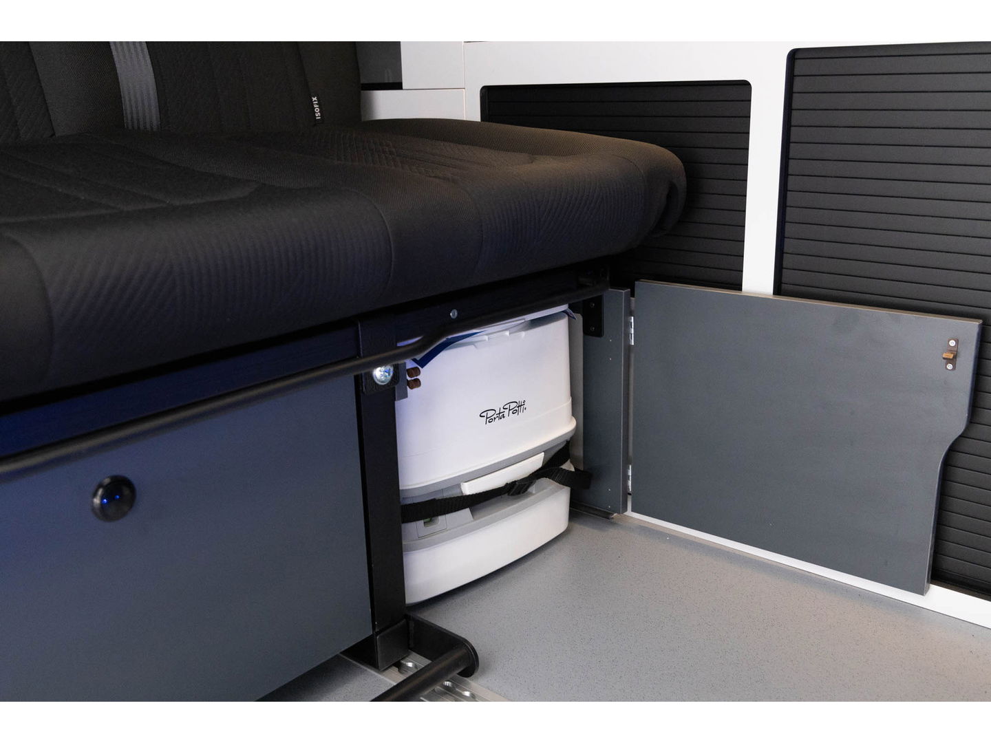Renault Trafic AntilopeVan Flex5 2.0 Blue 150 EDC L1H1 | Hefdak | 5 zits | Luifel + tent | 2x 2 pers. bed | Fietsendrager