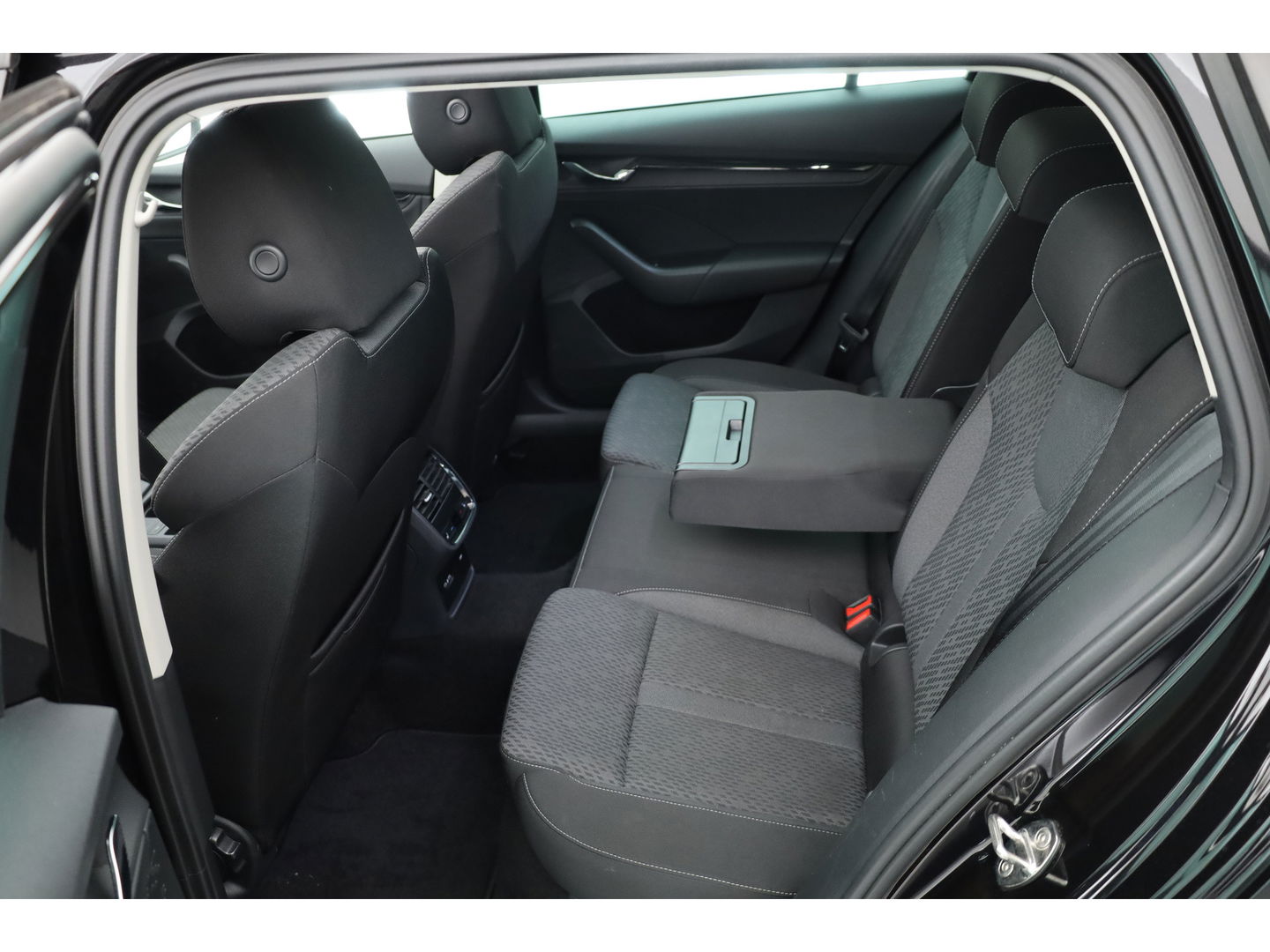 Škoda Octavia Combi 1.5 e-TSI Business Edition DSG | Pano | Massage | Adapt. Cruise | Camera | Afn. Trekhaak | Stoel- Stuurverw.