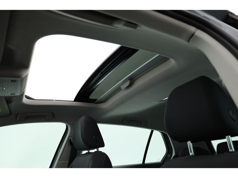Volkswagen Golf 1.4 eHybrid | Pano | HUD | IQ. Light | Elek. Trekhaak | Stoel- Stuurverw.
