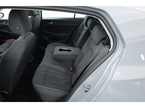 Volkswagen Golf 1.4 eHybrid | Pano | HUD | IQ. Light | Elek. Trekhaak | Stoel- Stuurverw.