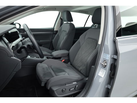 Volkswagen Golf 1.4 eHybrid | Pano | HUD | IQ. Light | Elek. Trekhaak | Stoel- Stuurverw.