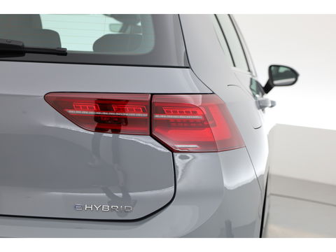 Volkswagen Golf 1.4 eHybrid | Pano | HUD | IQ. Light | Elek. Trekhaak | Stoel- Stuurverw.