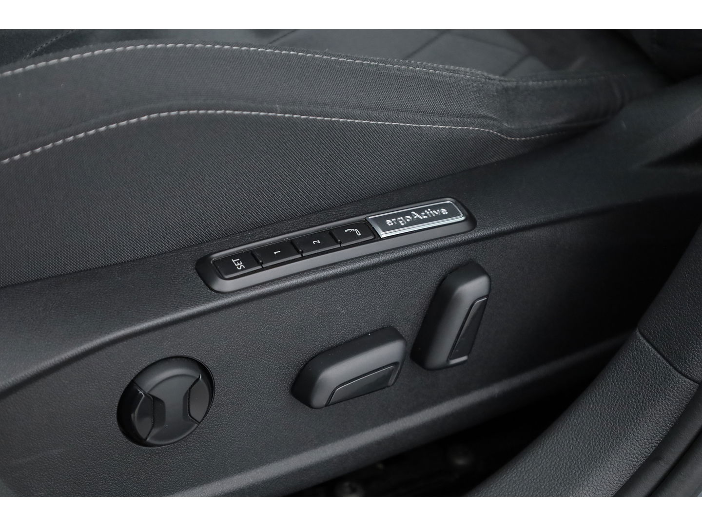 Volkswagen Golf 1.4 eHybrid | Pano | HUD | IQ. Light | Elek. Trekhaak | Stoel- Stuurverw.