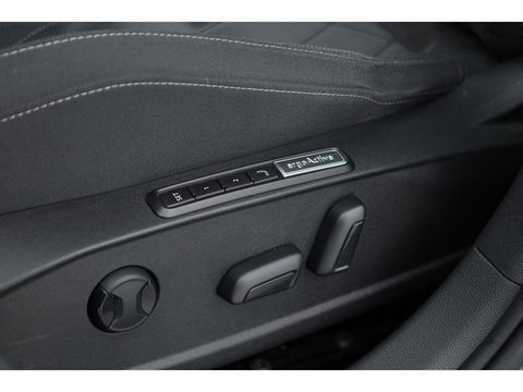 Volkswagen Golf 1.4 eHybrid | Pano | HUD | IQ. Light | Elek. Trekhaak | Stoel- Stuurverw.