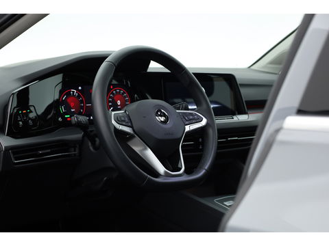 Volkswagen Golf 1.4 eHybrid | Pano | HUD | IQ. Light | Elek. Trekhaak | Stoel- Stuurverw.