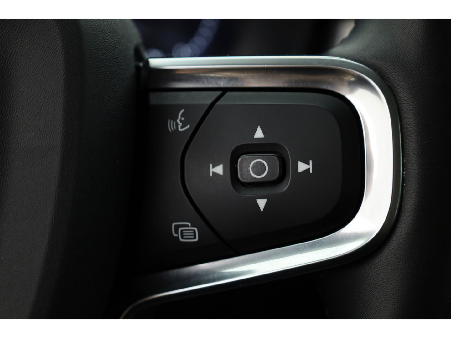 Volvo XC40 T4 Recharge Inscription Expression | Apple Carplay | Achterruitrijcamera | Stoel - stuurverwarm. | Elek. achterklep |