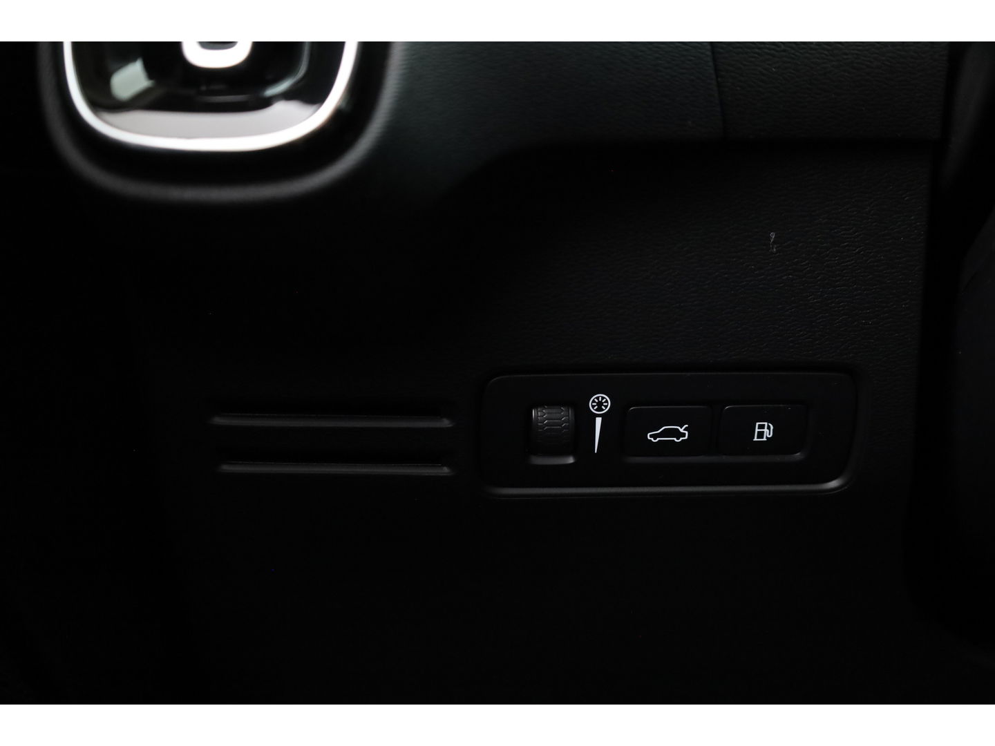 Volvo XC40 T4 Recharge Inscription Expression | Apple Carplay | Achterruitrijcamera | Stoel - stuurverwarm. | Elek. achterklep |
