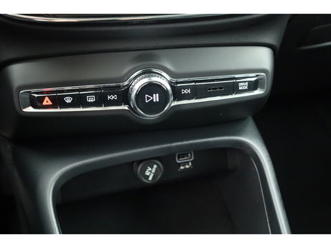 Volvo XC40 T4 Recharge Inscription Expression | Apple Carplay | Achterruitrijcamera | Stoel - stuurverwarm. | Elek. achterklep |