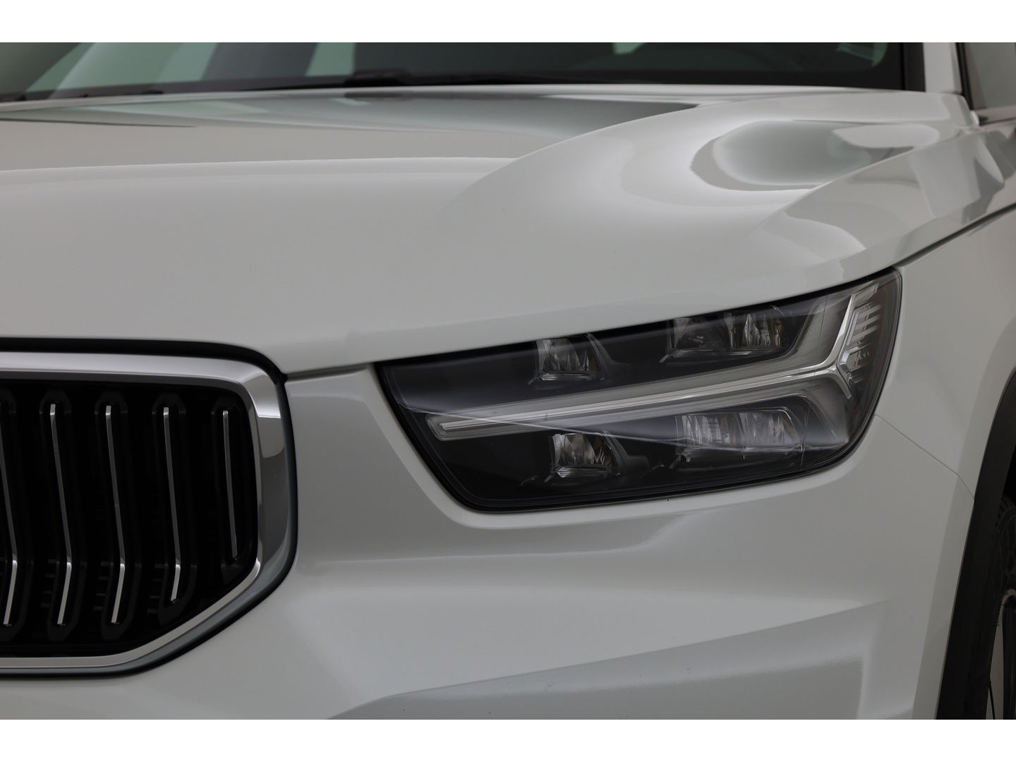Volvo XC40 T4 Recharge Inscription Expression | Apple Carplay | Achterruitrijcamera | Stoel - stuurverwarm. | Elek. achterklep |