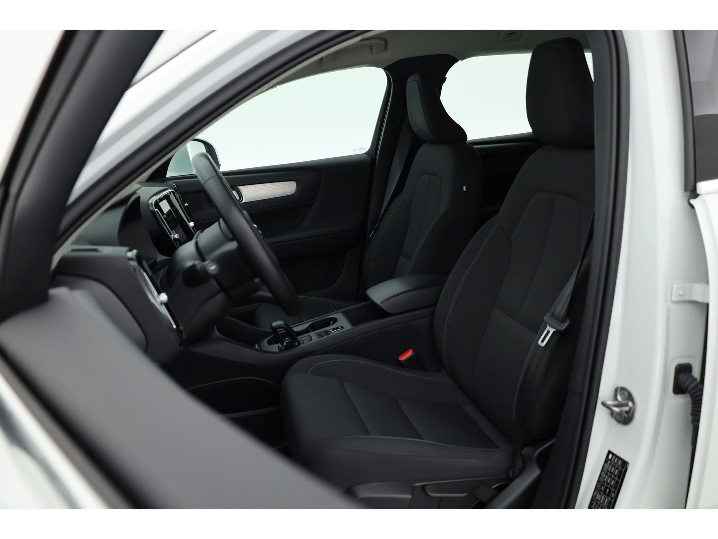 Volvo XC40 T4 Recharge Inscription Expression | Apple Carplay | Achterruitrijcamera | Stoel - stuurverwarm. | Elek. achterklep |