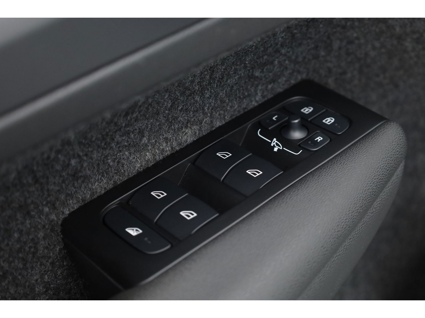 Volvo XC40 T4 Recharge Inscription Expression | Apple Carplay | Achterruitrijcamera | Stoel - stuurverwarm. | Elek. achterklep |
