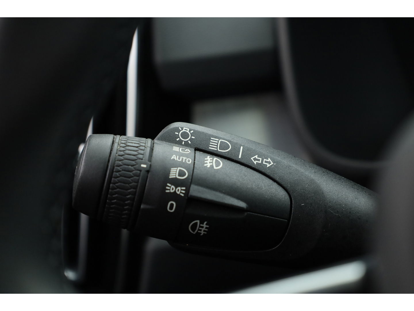Volvo XC40 T4 Recharge Inscription Expression | Apple Carplay | Achterruitrijcamera | Stoel - stuurverwarm. | Elek. achterklep |