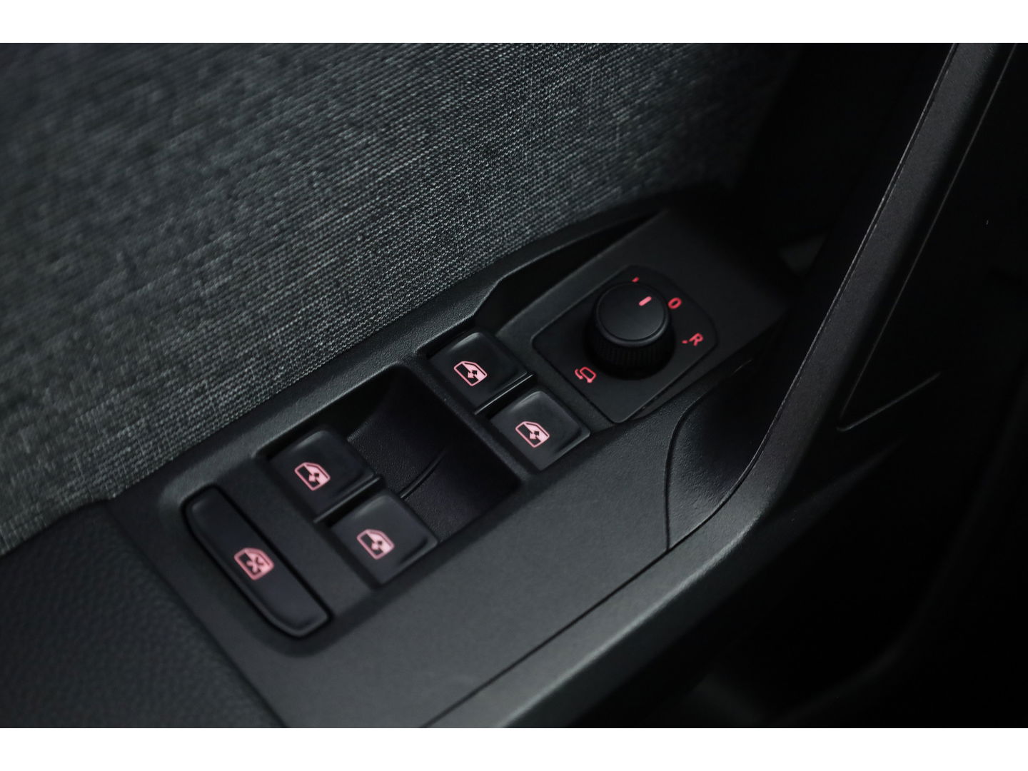 SEAT Arona 1.0 TSI Xperience | Navi by App | Stoelverw. | Keyless | PDC A | Clima | LED