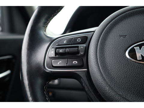 Kia e-Niro ExecutiveLine 64 kWh | CarPlay | JBL | Leder | Keyless | Camera | Stoelventilatie | Navi
