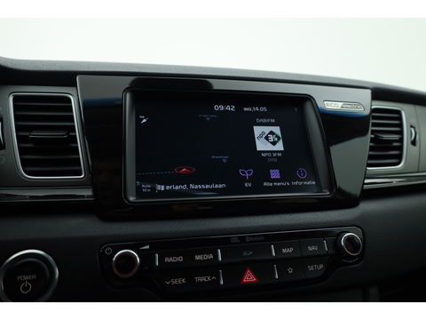 Kia e-Niro ExecutiveLine 64 kWh | CarPlay | JBL | Leder | Keyless | Camera | Stoelventilatie | Navi