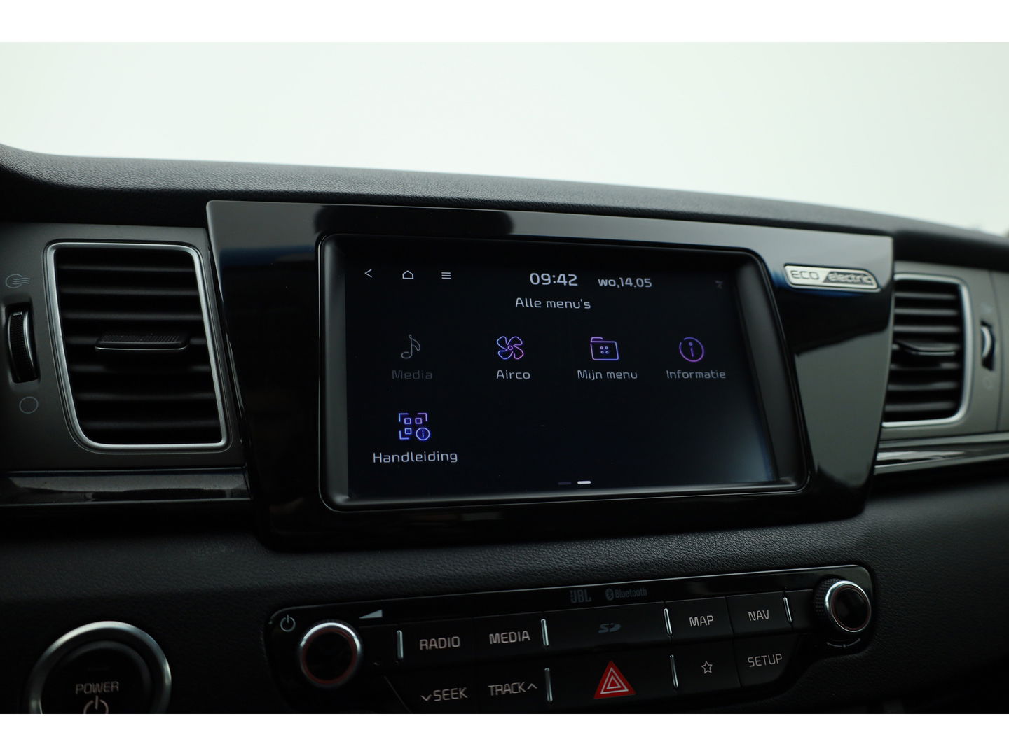 Kia e-Niro ExecutiveLine 64 kWh | CarPlay | JBL | Leder | Keyless | Camera | Stoelventilatie | Navi