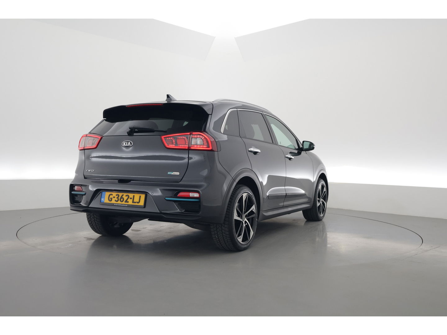 Kia e-Niro ExecutiveLine 64 kWh | CarPlay | JBL | Leder | Keyless | Camera | Stoelventilatie | Navi
