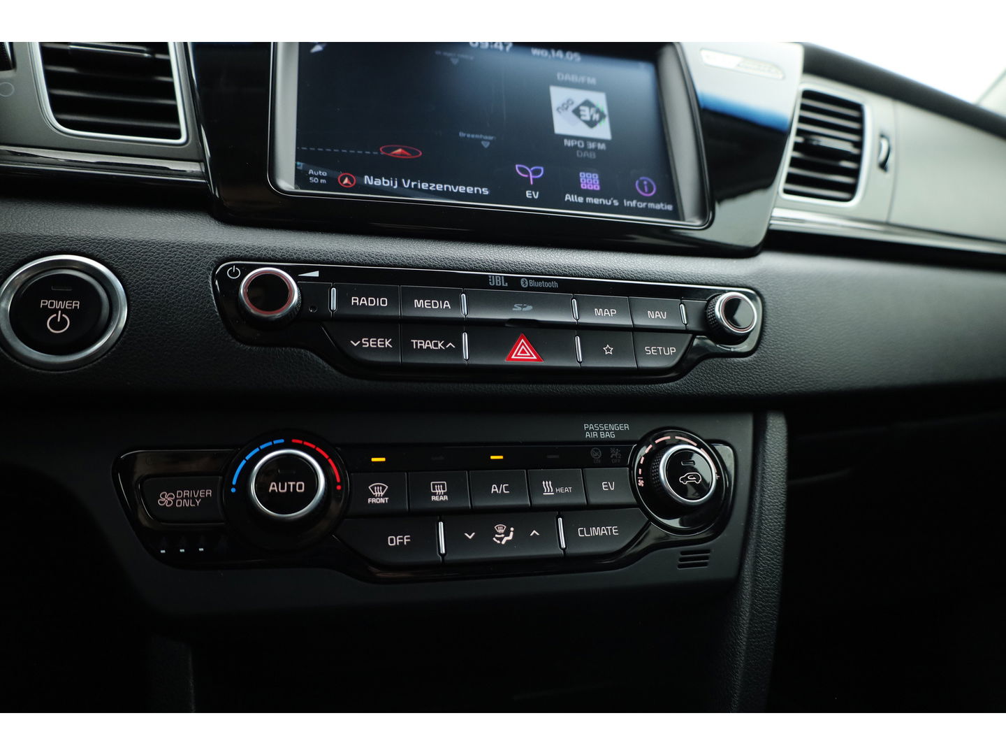 Kia e-Niro ExecutiveLine 64 kWh | CarPlay | JBL | Leder | Keyless | Camera | Stoelventilatie | Navi