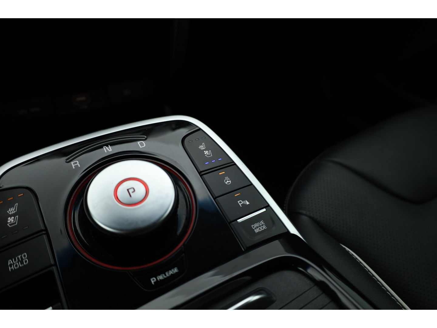 Kia e-Niro ExecutiveLine 64 kWh | CarPlay | JBL | Leder | Keyless | Camera | Stoelventilatie | Navi