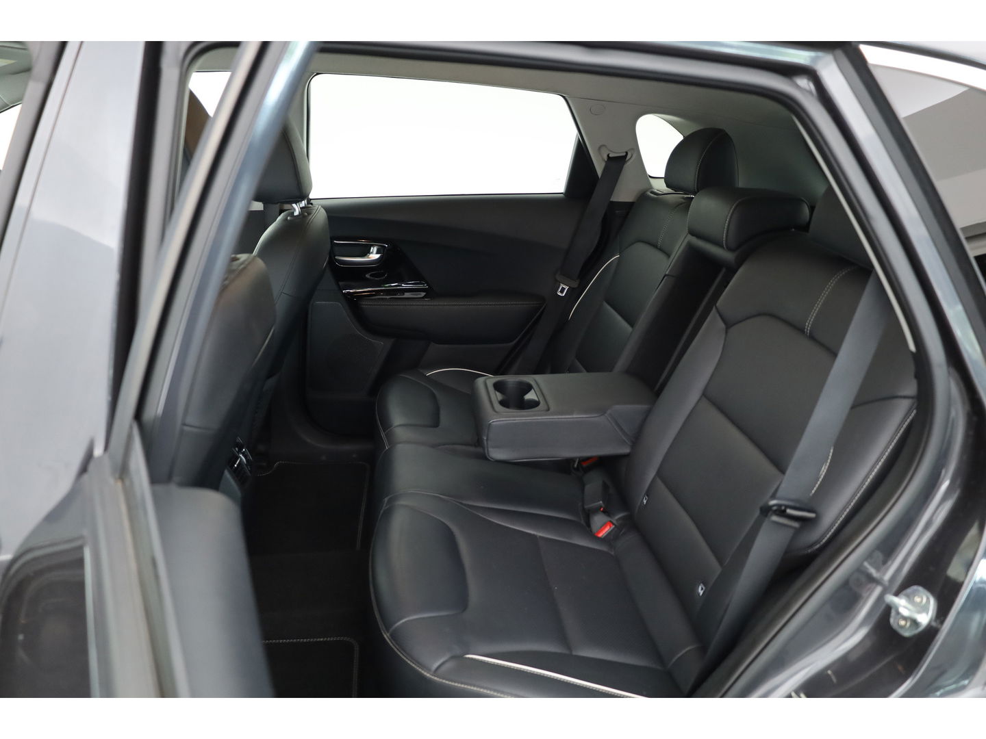 Kia e-Niro ExecutiveLine 64 kWh | CarPlay | JBL | Leder | Keyless | Camera | Stoelventilatie | Navi
