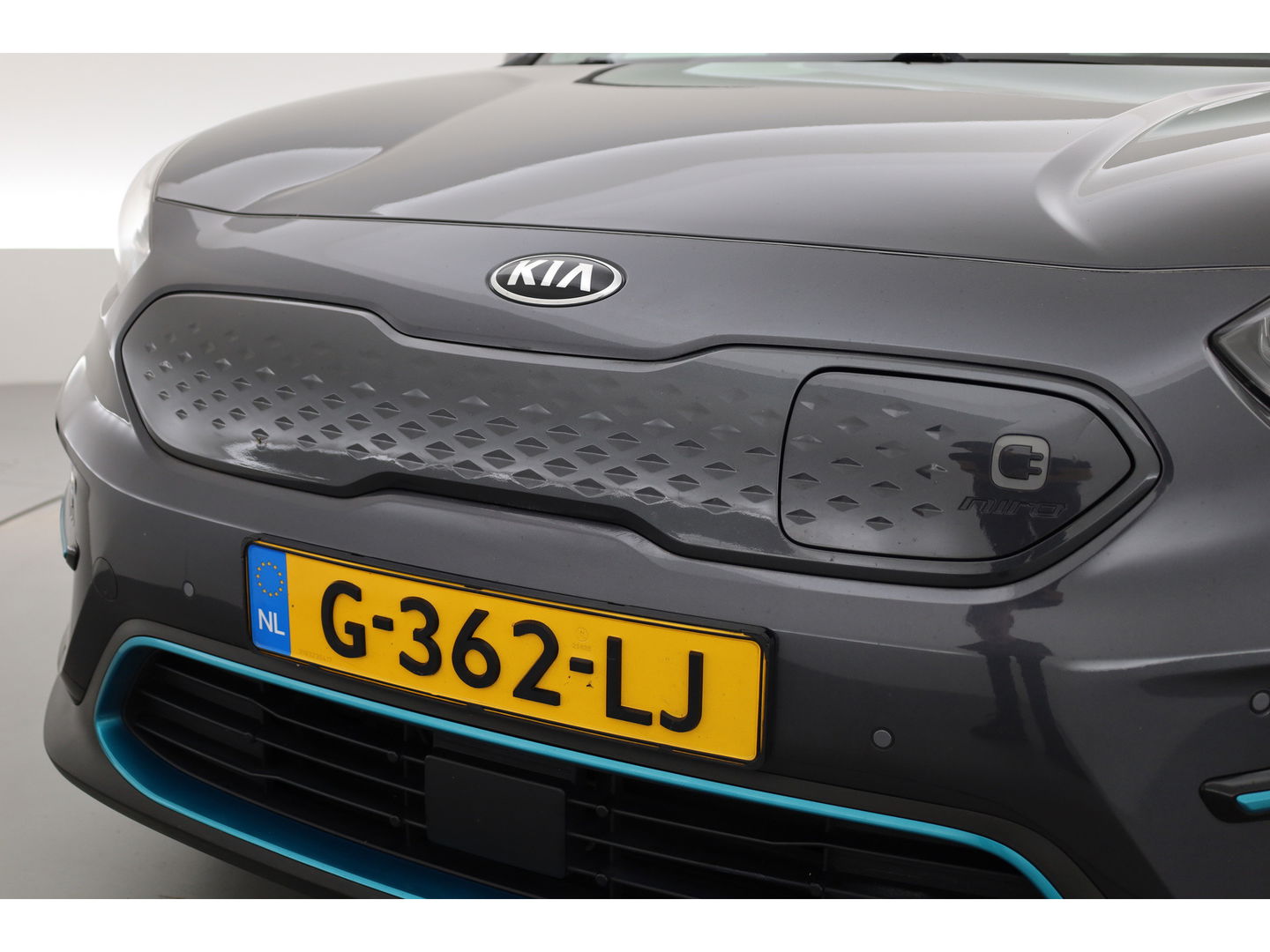 Kia e-Niro ExecutiveLine 64 kWh | CarPlay | JBL | Leder | Keyless | Camera | Stoelventilatie | Navi