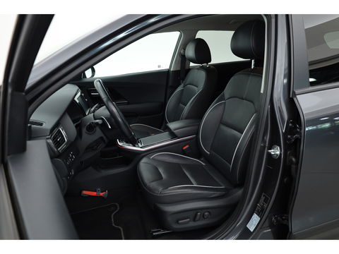 Kia e-Niro ExecutiveLine 64 kWh | CarPlay | JBL | Leder | Keyless | Camera | Stoelventilatie | Navi