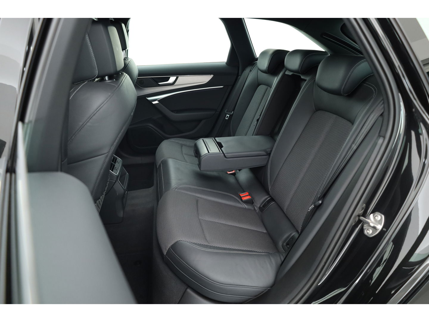 Audi A6 Avant 40 TDI quattro S Line | 360cam | Elek. Trekhaak | Standkachel | Adapt. Cruise | 2.00kg trekgewicht