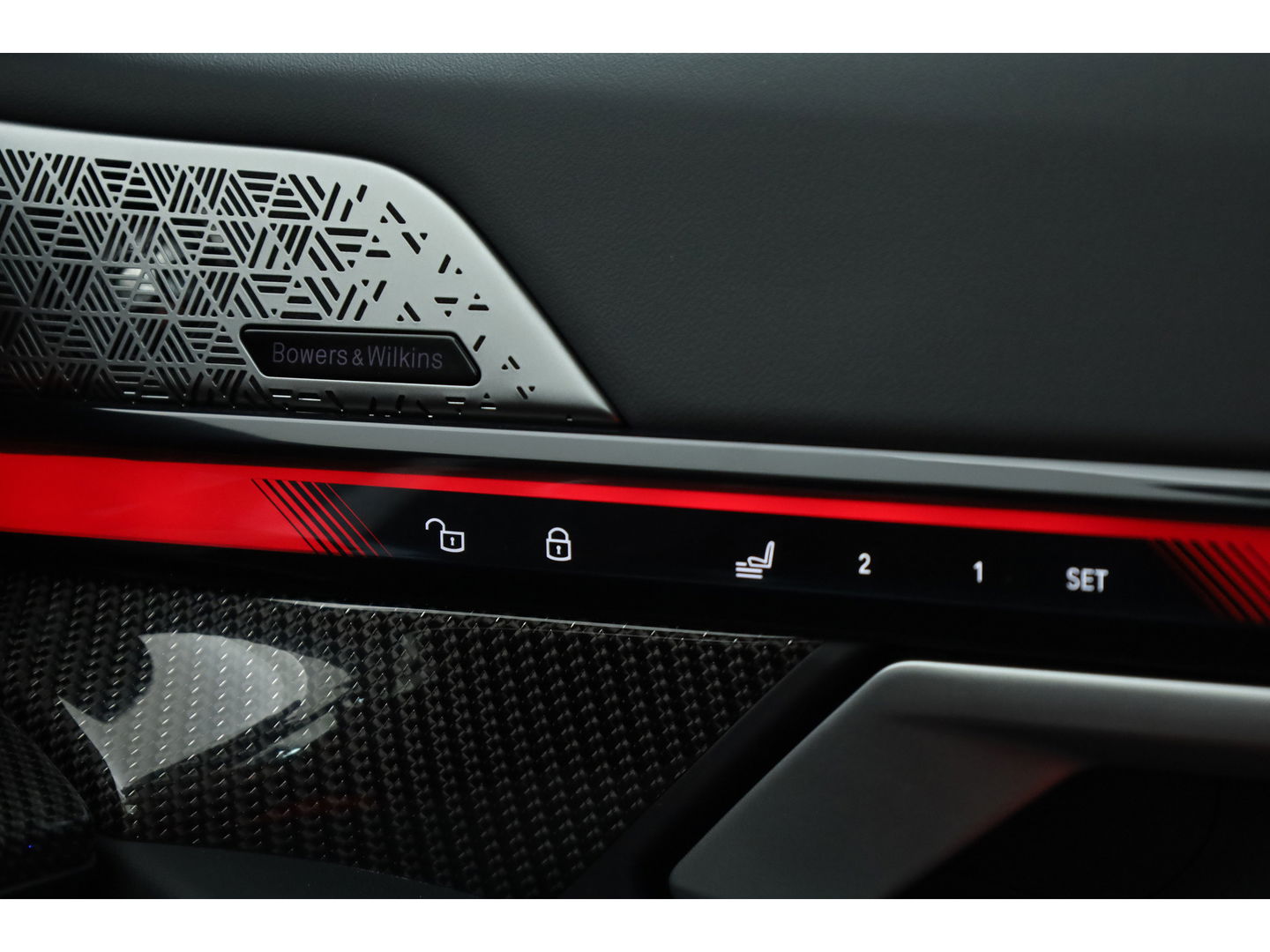BMW 5 Serie M5 585pk | Keramisch | Driving Assistant pro. | Carbon | M Driver's pack | B&W