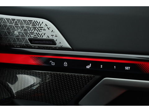 BMW 5 Serie M5 585pk | Keramisch | Driving Assistant pro. | Carbon | M Driver's pack | B&W