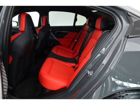 BMW 5 Serie M5 585pk | Keramisch | Driving Assistant pro. | Carbon | M Driver's pack | B&W