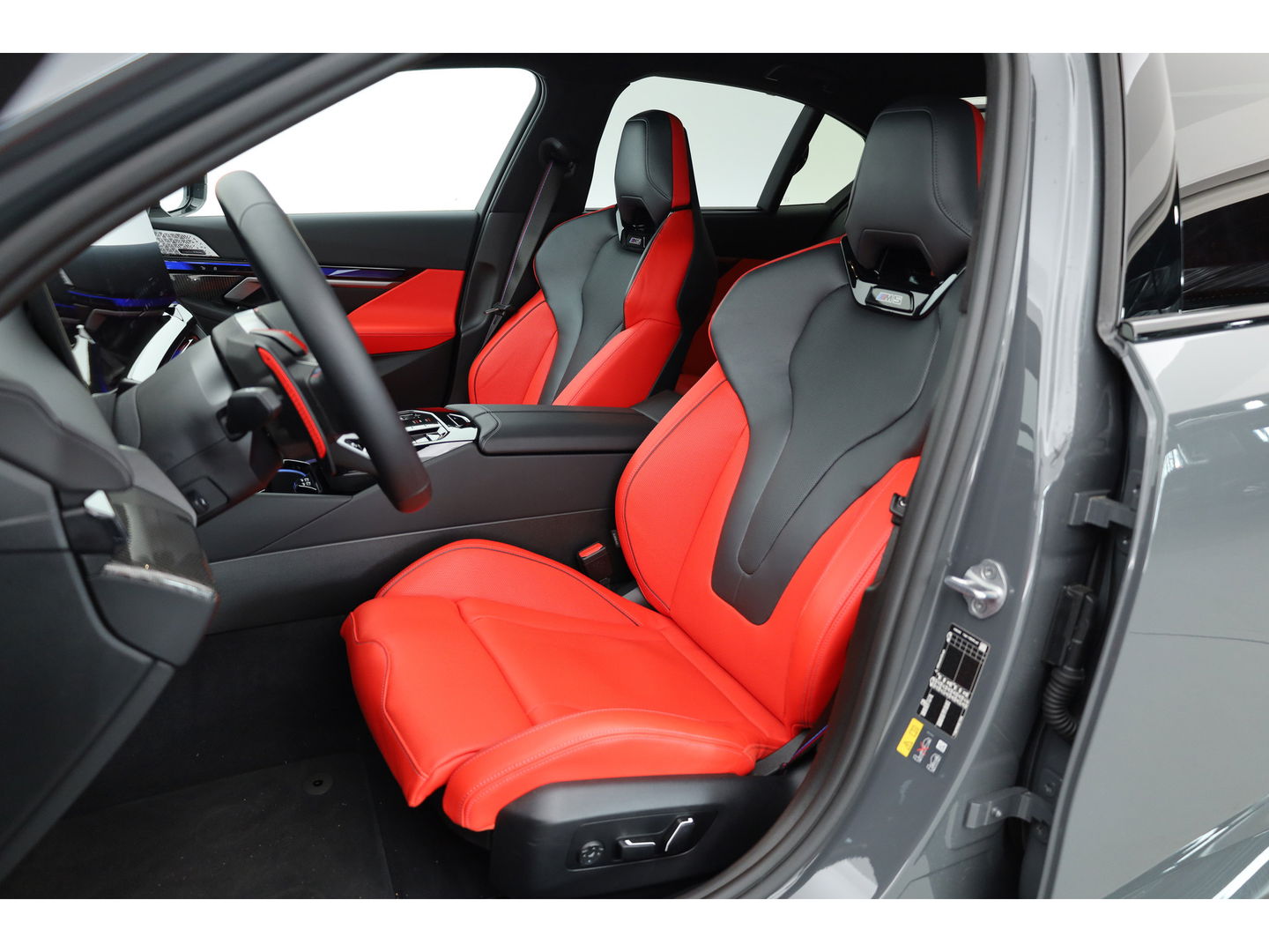 BMW 5 Serie M5 585pk | Keramisch | Driving Assistant pro. | Carbon | M Driver's pack | B&W