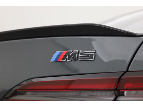 BMW 5 Serie M5 585pk | Keramisch | Driving Assistant pro. | Carbon | M Driver's pack | B&W