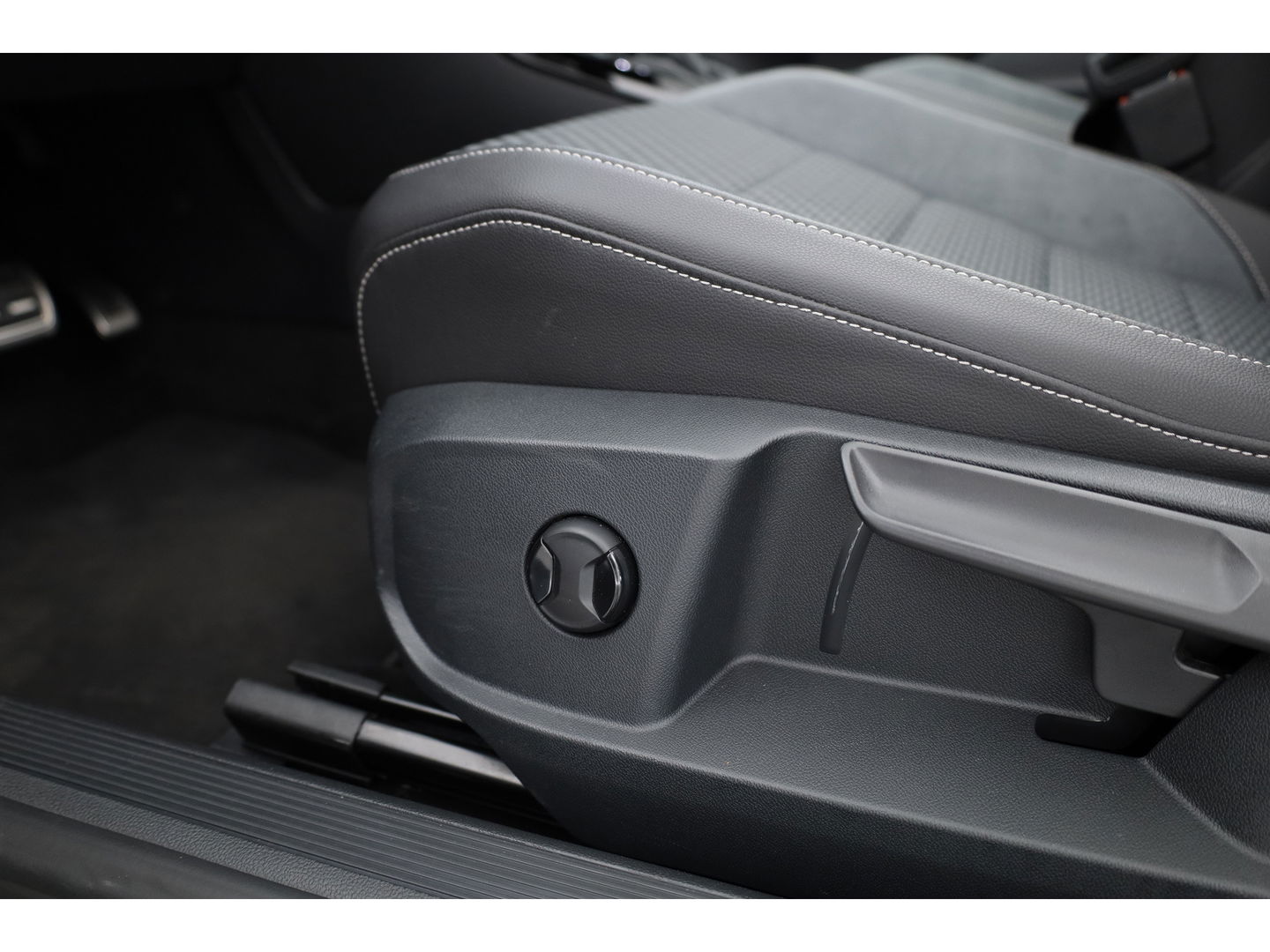 Volkswagen T-Roc Cabrio 1.5 TSI R-Line DSG | Navi | Stoel- Stuurverw. | IQ. Light | Travel Assist | Dodehoekdet.