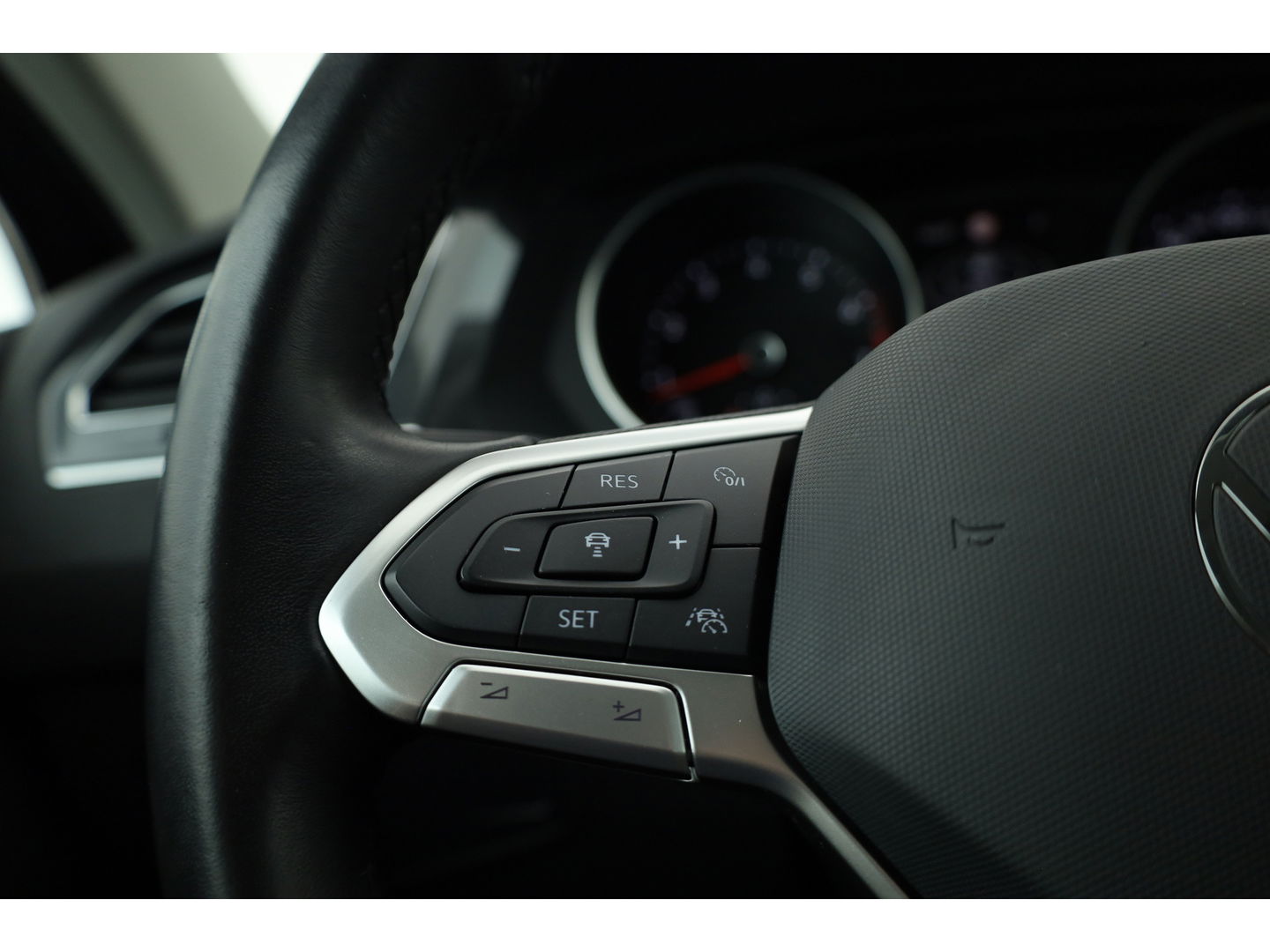 Volkswagen Tiguan 1.5 TSI DSG 150pk | Navi | Camera | Travel Assist | Stoel- Stuurverw. | Dodehoekdet.