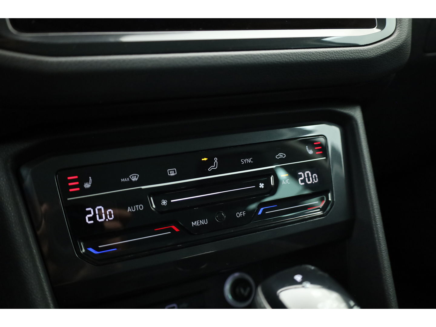 Volkswagen Tiguan 1.5 TSI DSG 150pk | Navi | Camera | Travel Assist | Stoel- Stuurverw. | Dodehoekdet.
