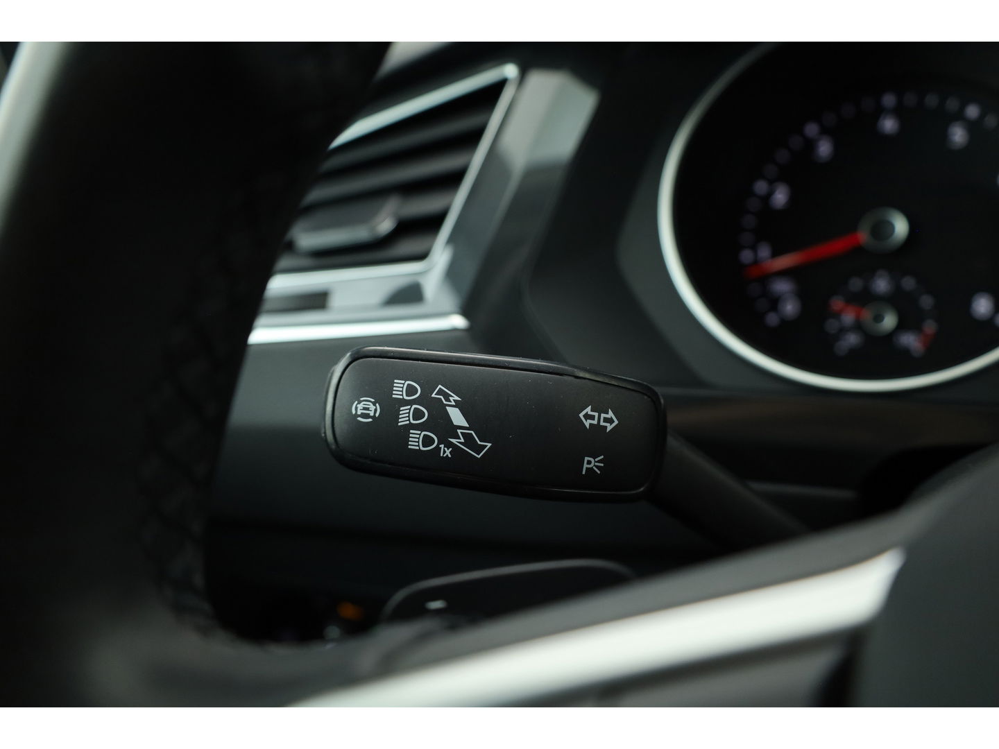 Volkswagen Tiguan 1.5 TSI DSG 150pk | Navi | Camera | Travel Assist | Stoel- Stuurverw. | Dodehoekdet.
