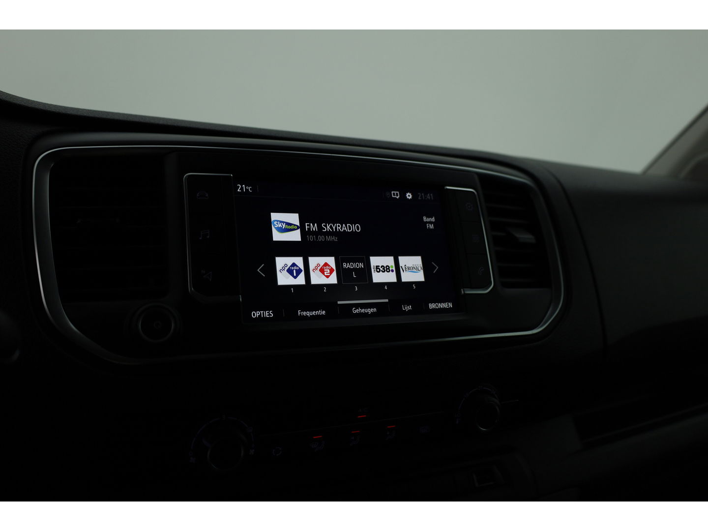 Opel Vivaro 2.0 CDTI L3H1 Edition 3 Pers. | 120pk | Navi | Trekhaak | Apple CarPlay | Cruise | Camera