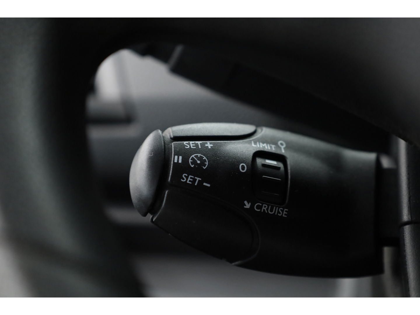Opel Vivaro 2.0 CDTI L3H1 Edition 3 Pers. | 120pk | Navi | Trekhaak | Apple CarPlay | Cruise | Camera