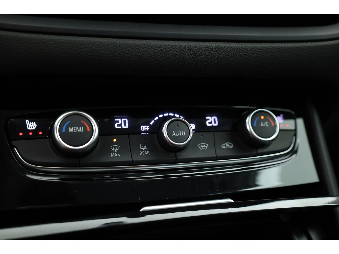 Opel Grandland 1.2 Turbo Ultimate | Navi | Stoel- Stuurverw. | Keyless | Apple Carplay | Dodehoekdet.